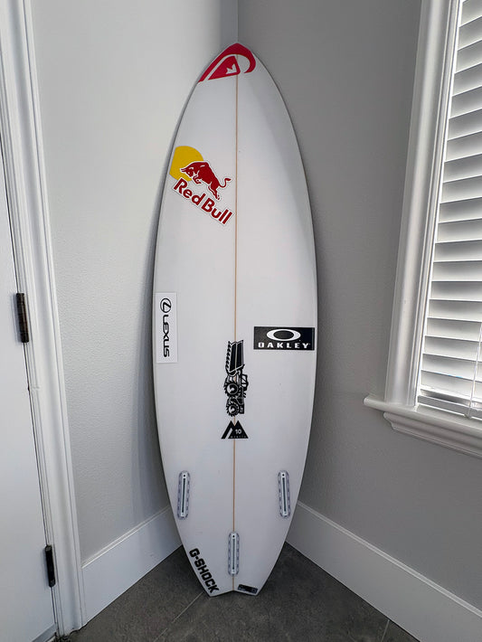 五十嵐カノア使用ボード・JS / MONSTER 10 / PU / 5’11" x 19" x 29.53L