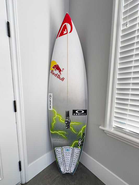 五十嵐カノア使用ボード・JS / MONSTER 10 / PU / 5’11" x 19" x 29.53L