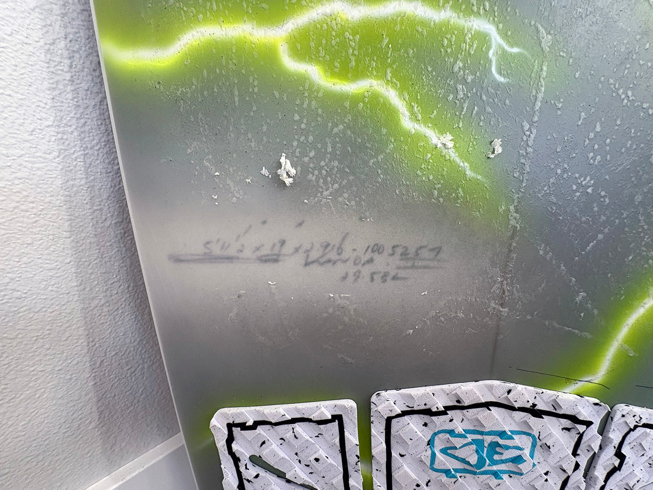 五十嵐カノア使用ボード・JS / MONSTER 10 / PU / 5’11" x 19" x 29.53L