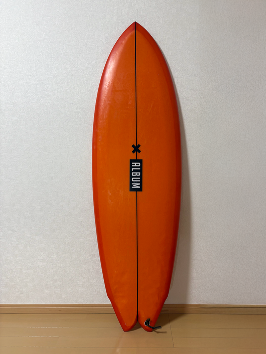 5'5" TWINSMAN「Ashar Pasey」使用ボード